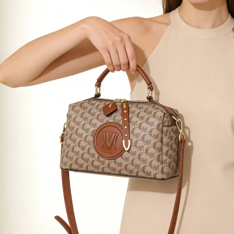 Boston bag, pillow bag, women' - đánh giá và giá Luxury Bags Casual